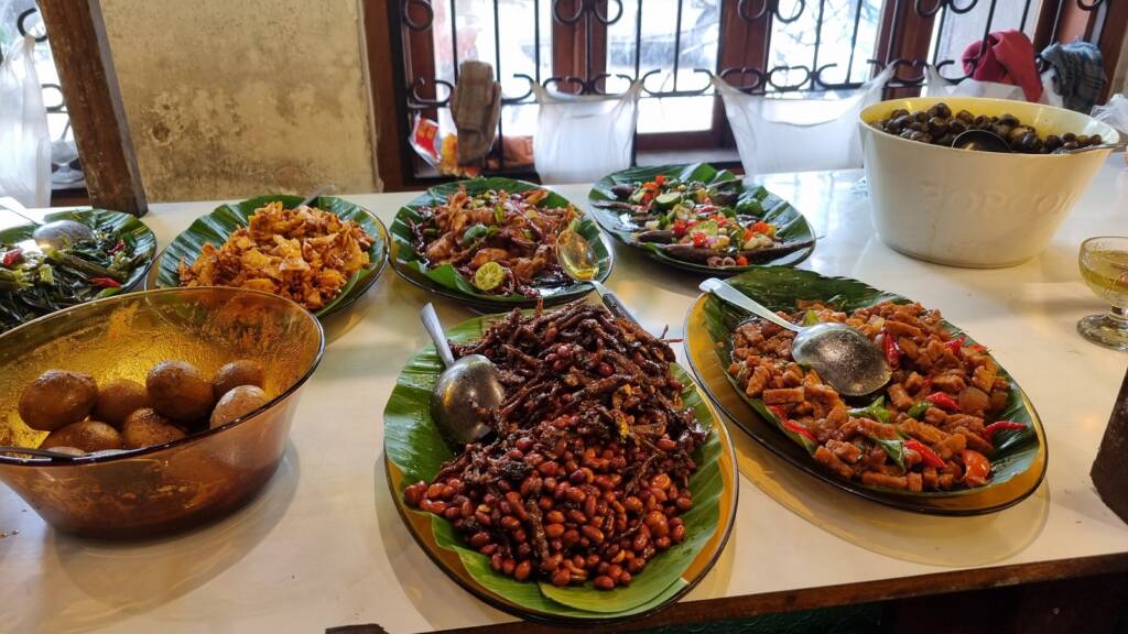 Berbagai pilihan menu wisata kuliner Nini Anteh Warung Sangu Tasikmalaya