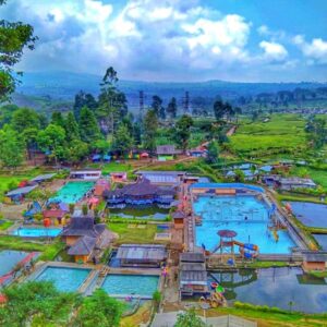 Berbagai jenis kolam renang di Pemandian Air Panas Cibolang Bandung