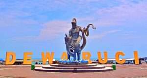 Patung Dewaruci menjadi ikon yang berdiri di tepi pantai