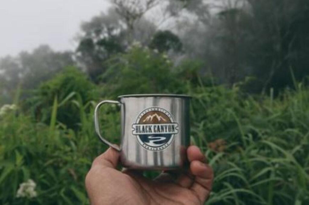 Seduh kopi di Black Canyon Petungkriyono. cr: Instagram @blackcanyonpetungkriyono