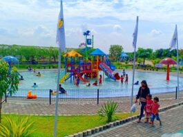 waterboom dengan berbagai wahana di demak green garden