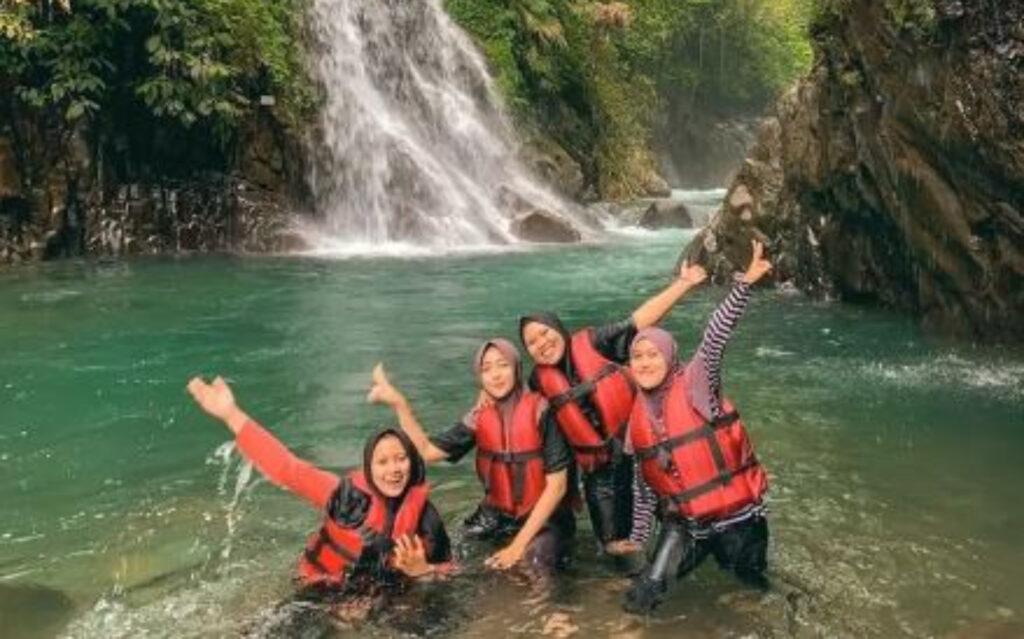 Wisata air di Black Canyon Petungkriyono. cr: Instagram @blackcanyonpetungkriyono