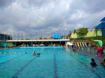 Wahana kolam renang di Bengawan Sport Center