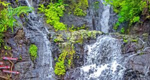 Aliran air terjun Gembleng Waterfall yang bertingkat-tingkat