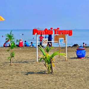Suasana tenang di Pantai TIrang Semarang