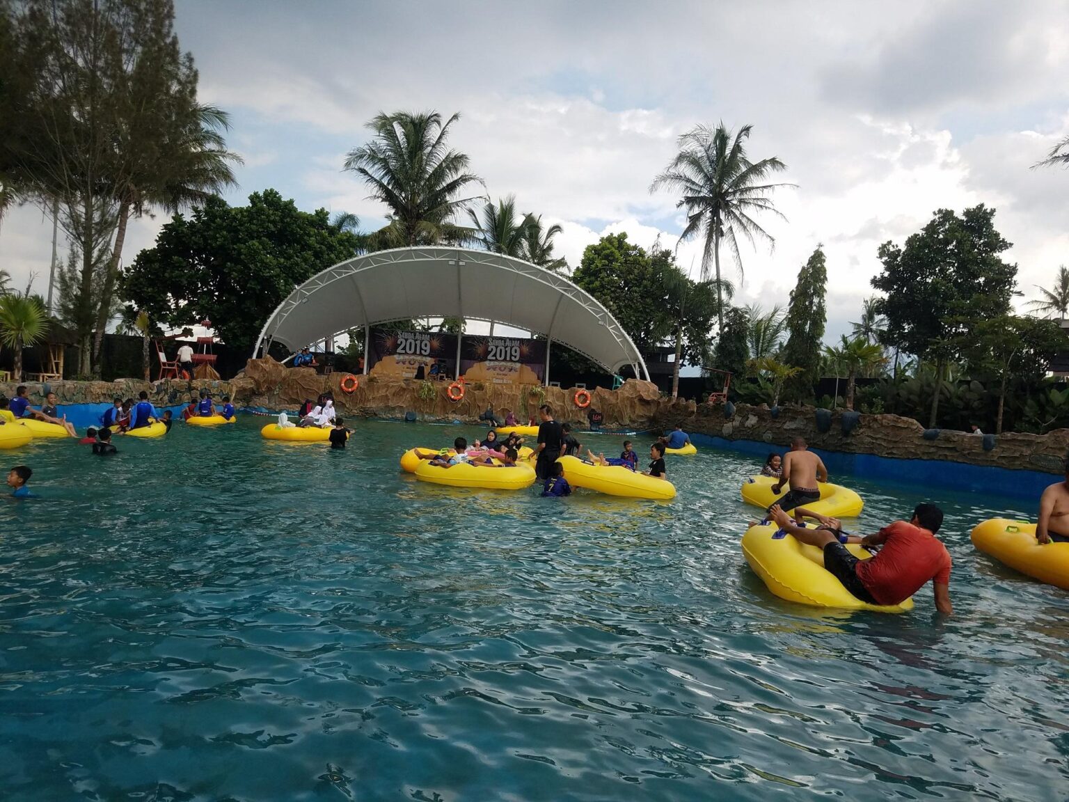 CIPANAS GARUT Ini 6 Pemandian Air Panas Terbaik - WisataHits