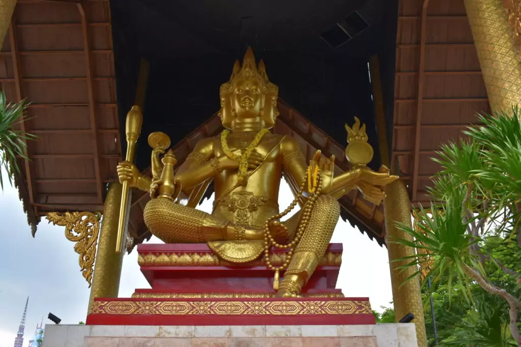 Patung Budha di Kawasan Bangkok