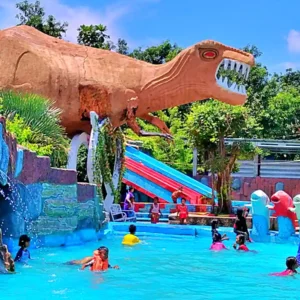 wahana kolam renang dan peluncuran anak di Waterpark Megasari