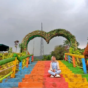 ornamen tangga warna dan love di Kampoeng Salaka