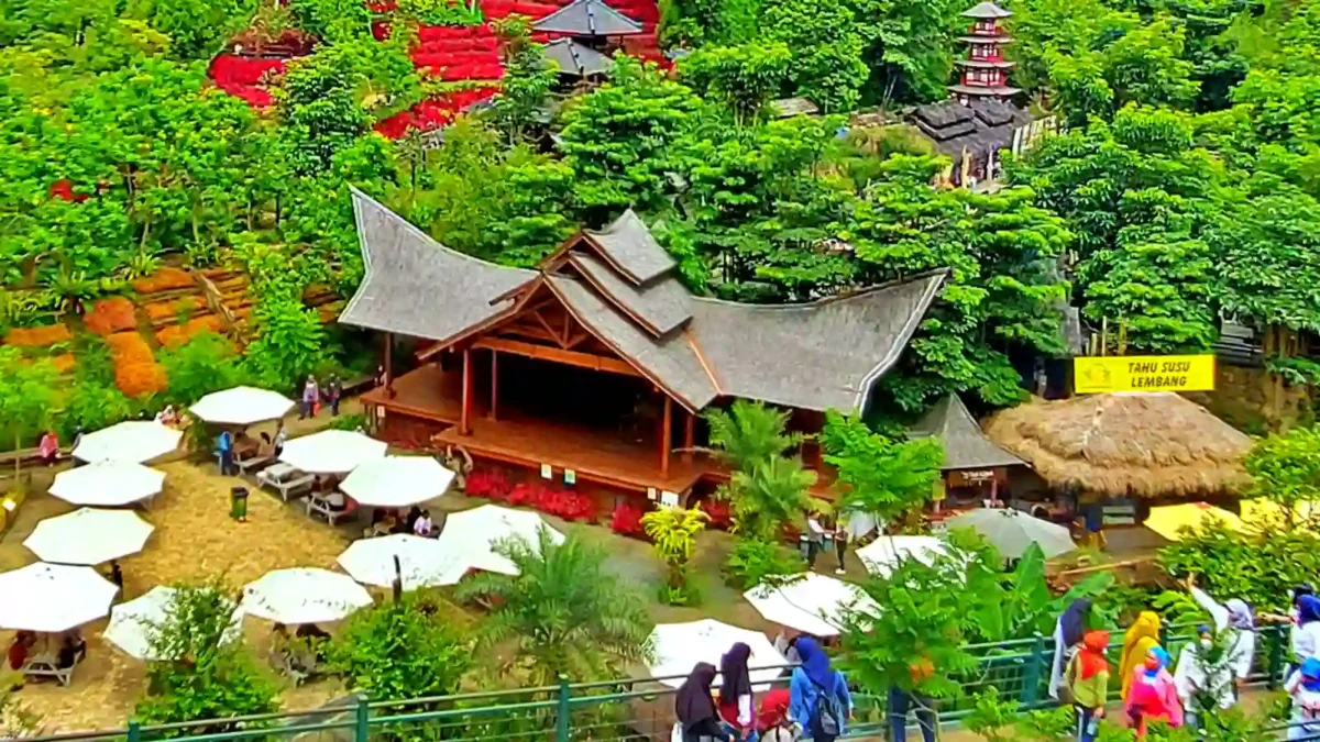 miniatur landmark dari berbagai negara di The Great Asia Afrika