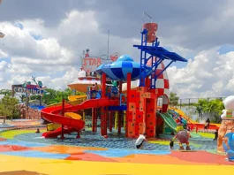 berbagai jenis wahana perosotan air di Citraland Waterpark Pekanbaru