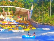 Ramai pengunjung bermain di Kolam Ombak Jungle Waterpark Bogor