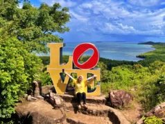 Bukit Love berlatar laut Karimunjawa