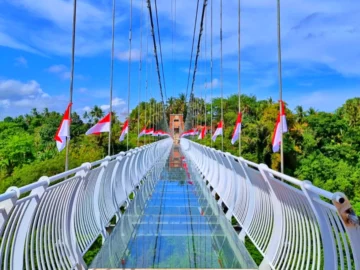 Jembatan Kaca Bali di Gianyar Sukawati