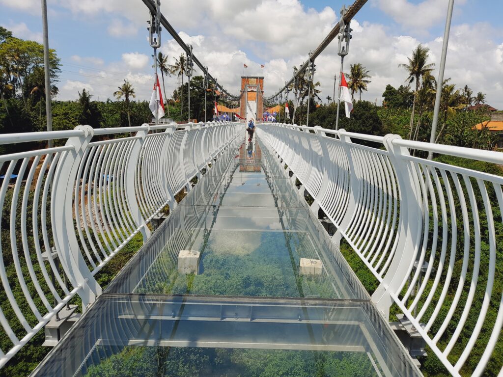 Jembatan Kaca Sukawati