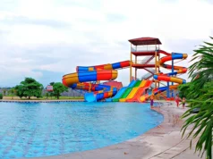 Kolam dan wahana perosotan dewasa di Elok Waterpark Sragen