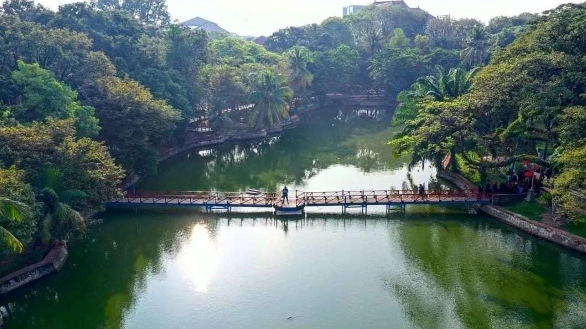 jembatan di tengah danau -palembang destinasi