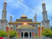 Masjid Besar Juwana di seberang alun-alun