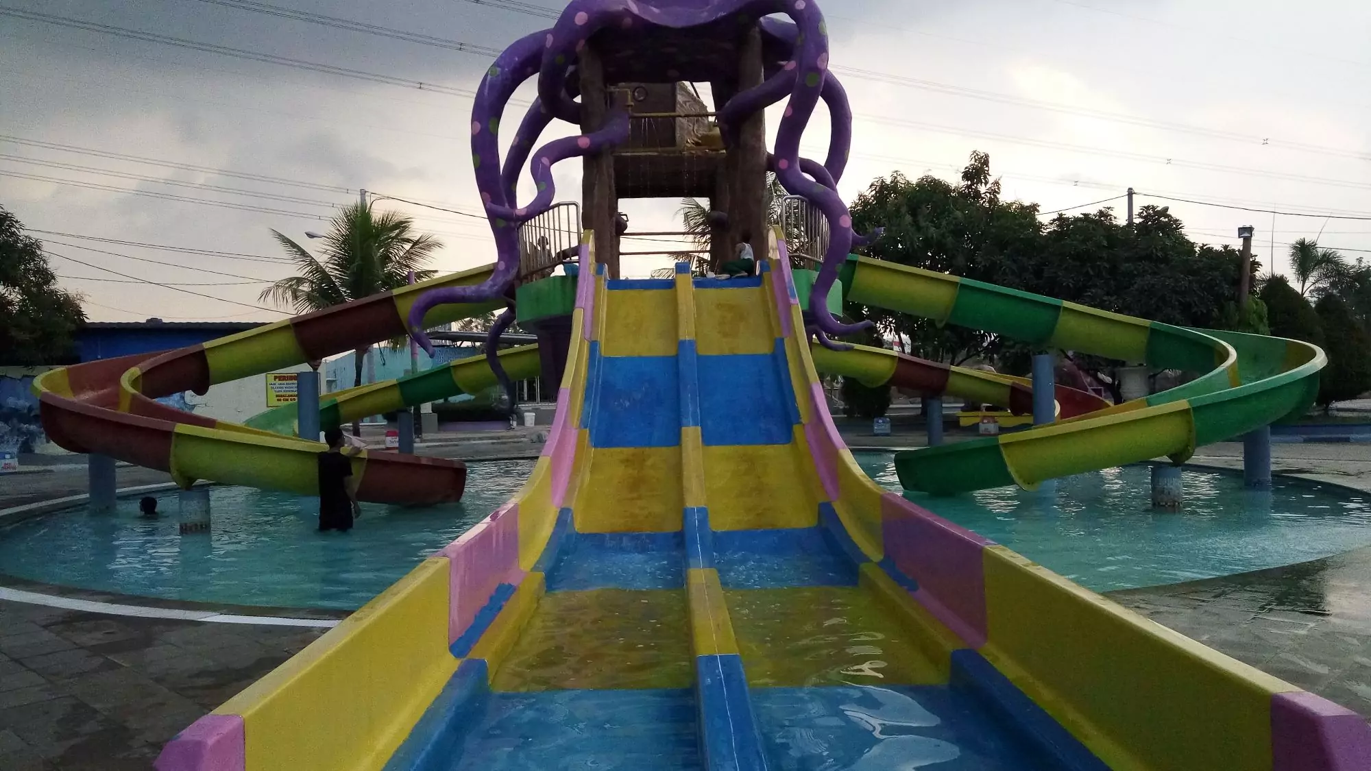 water boom anak -hasanudin basri