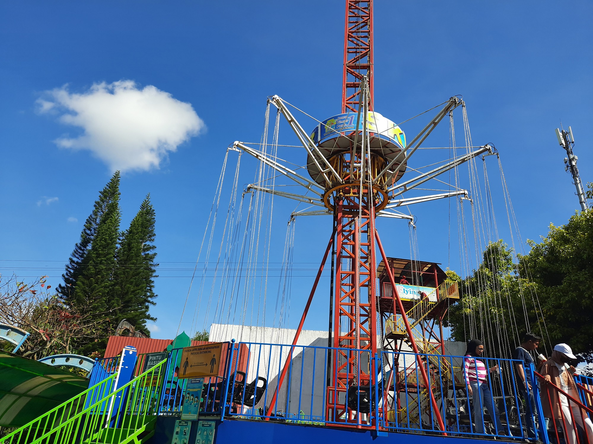  Wahana Sky Swinger Jatimpark 1.