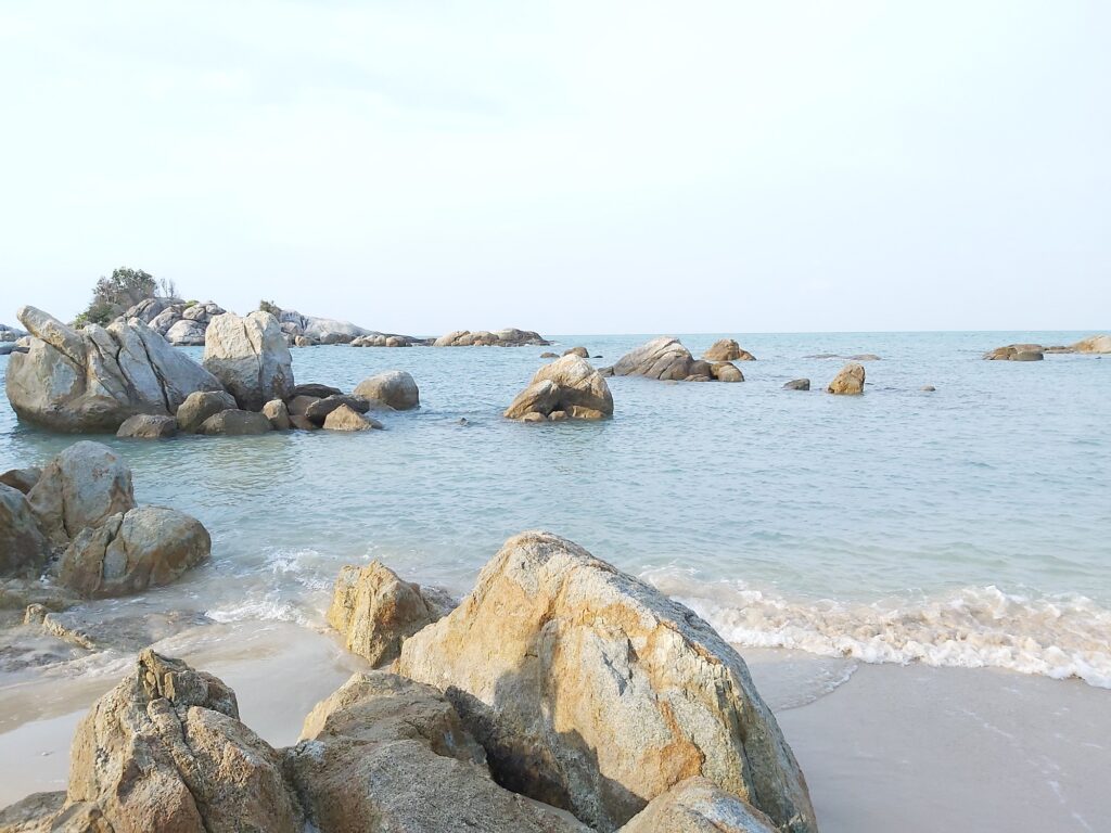Batuan Granit di Pantai Tanjung Pesona