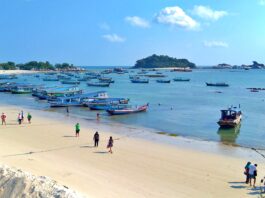 Keindahan bentang alam pasir putih di Pantai Tanjung Kelayang Belitung