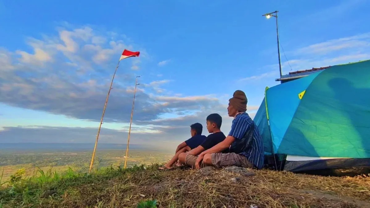 Kegiatan berkemah di Gunung Pegat Blitar