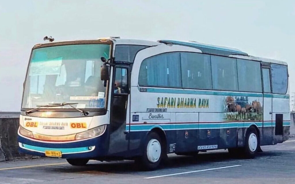 Bus Safari Dharma Raya gaya klasik yang legendaris. Sumber: Instagram/Safaridharmaraya.