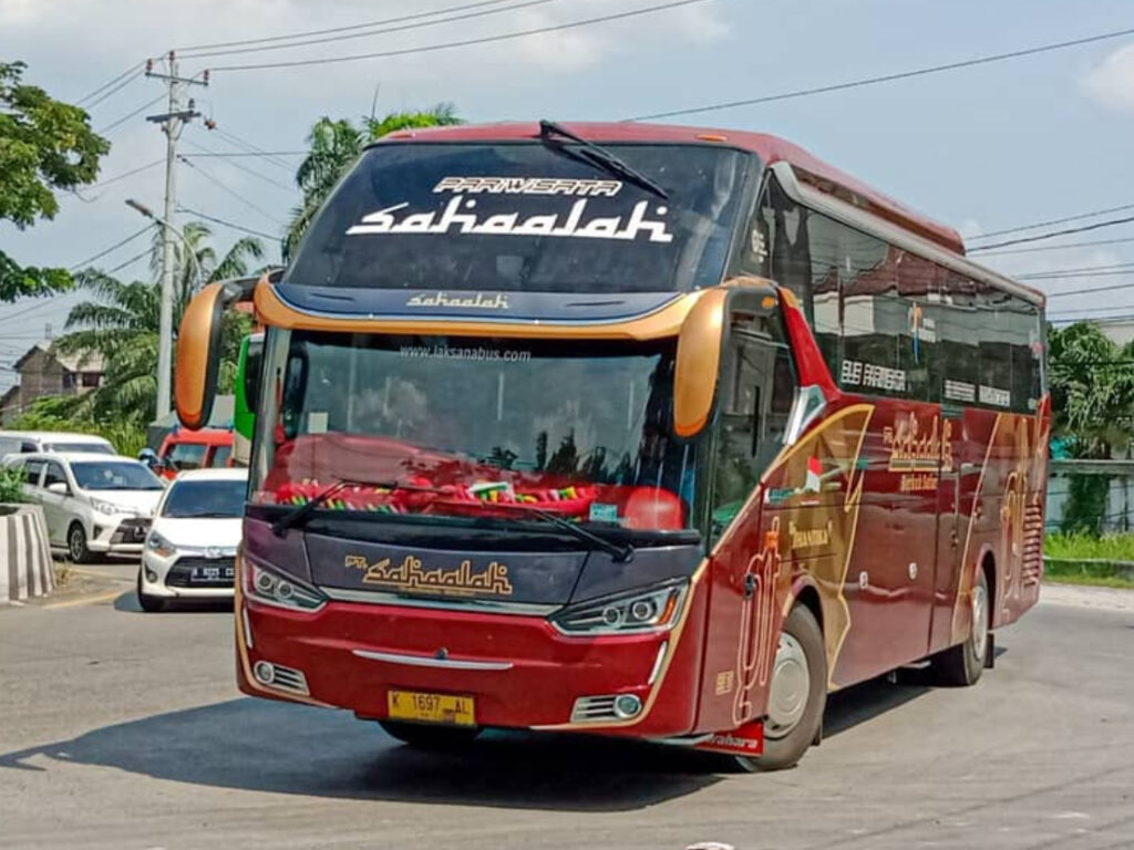 Bus Sahaalah unggulan warga dari Jepara ke Jabodetabek. Sumber foto: Instagram/Riyonoariwobowo.