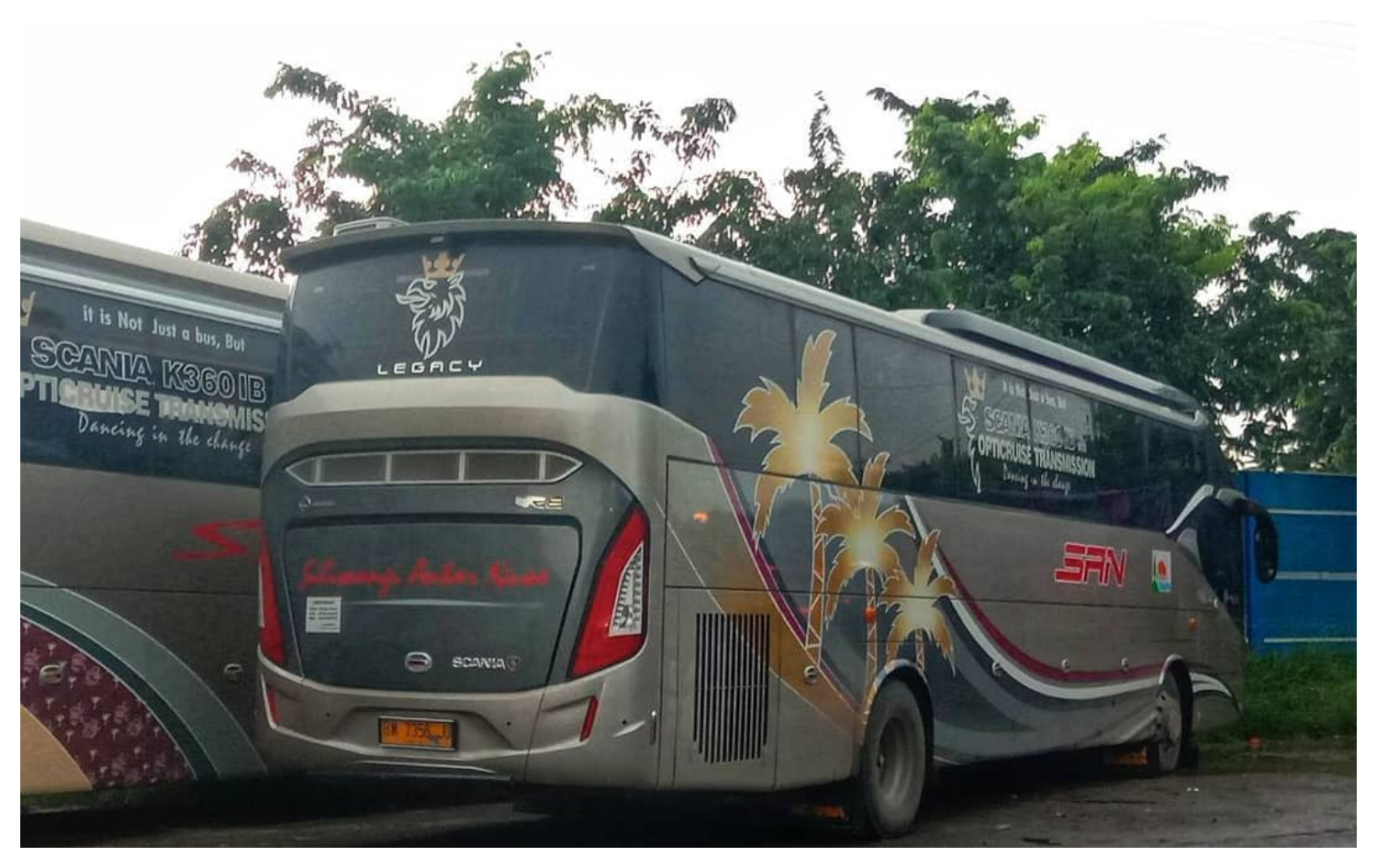 Bus San nampak belakang. Sumber: gmaps/PO San Jakarta.