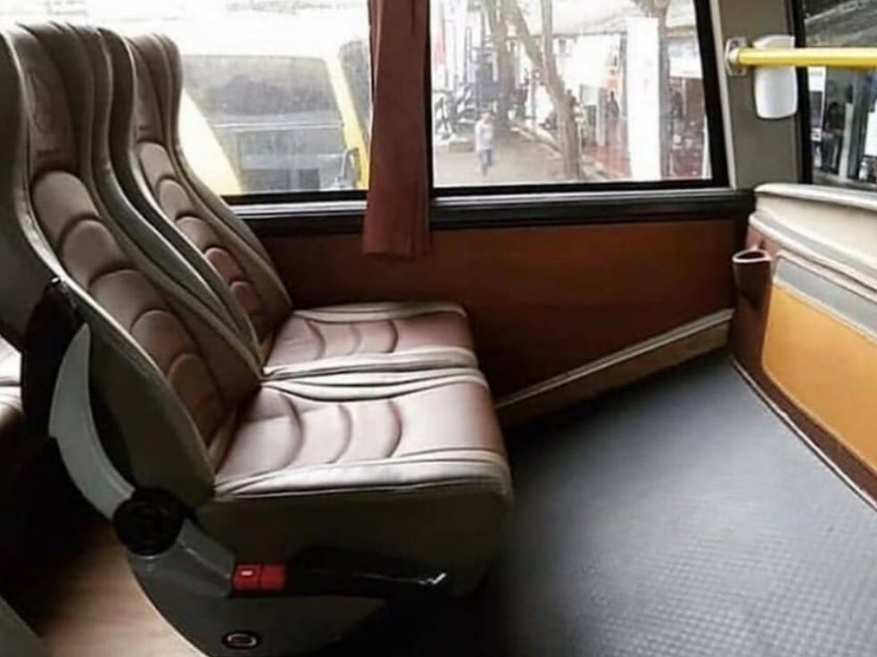 Interior Bus Safari Dharma Raya elegan. Sumber: Instagram/Safaridharmasakti.