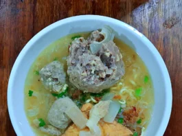 Menu Bakso Urat di Warung Bakso Titoti