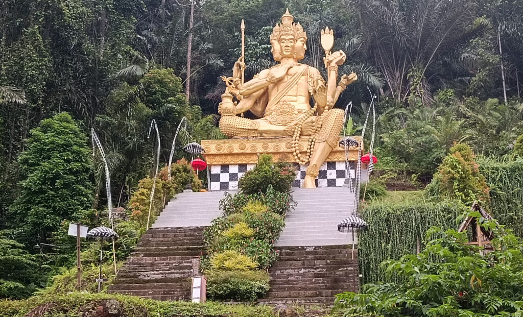 Patung Dewa Brahma