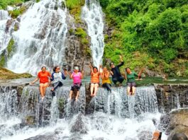 Serunya bermain air di Tirta Buana Waterfall