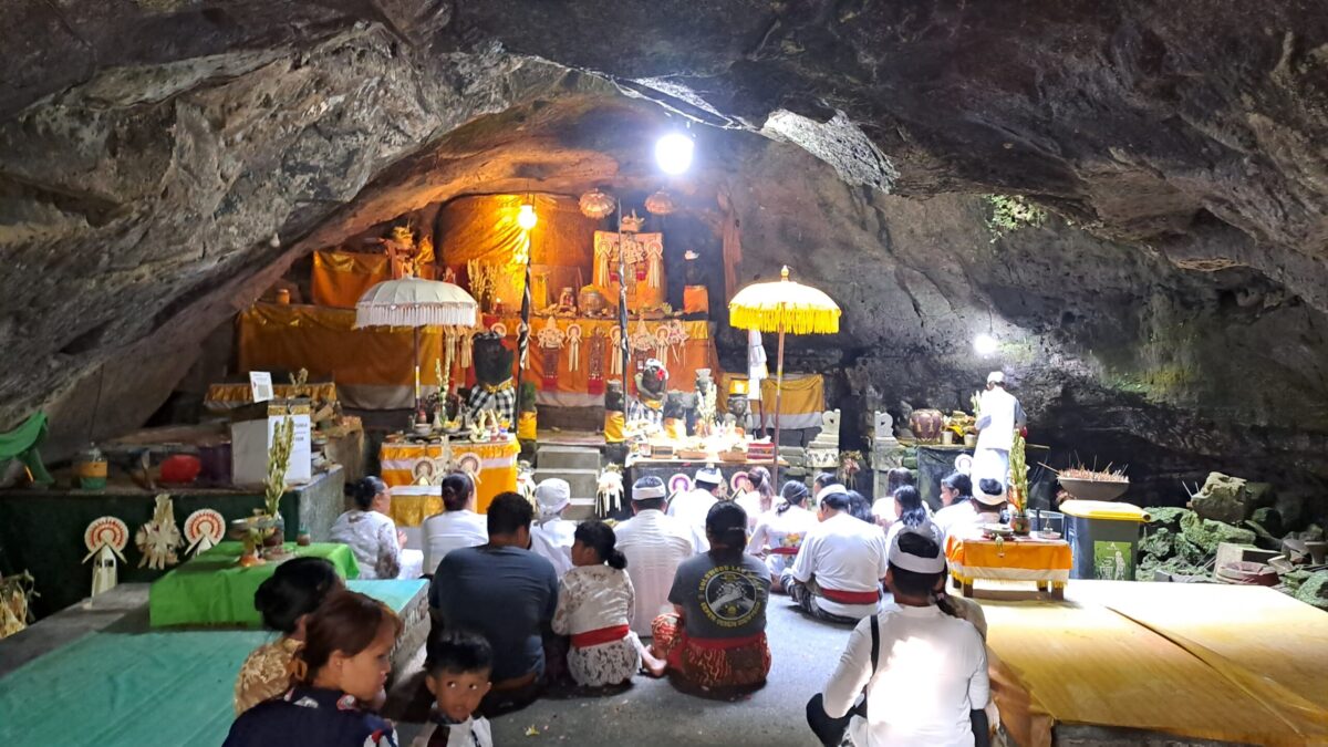 Suasana di dalam Pura Kereban Langit