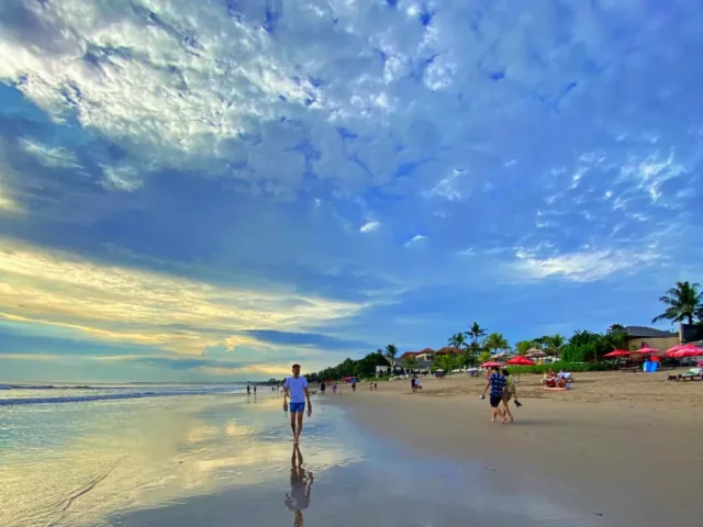 Suasana senja di Pantai Kayu Aya Bali