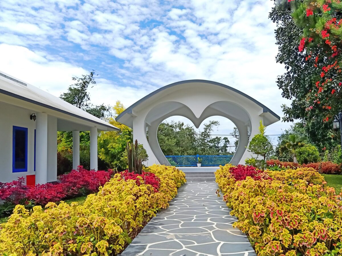 Taman Bunga di Kawasan Cigwa
