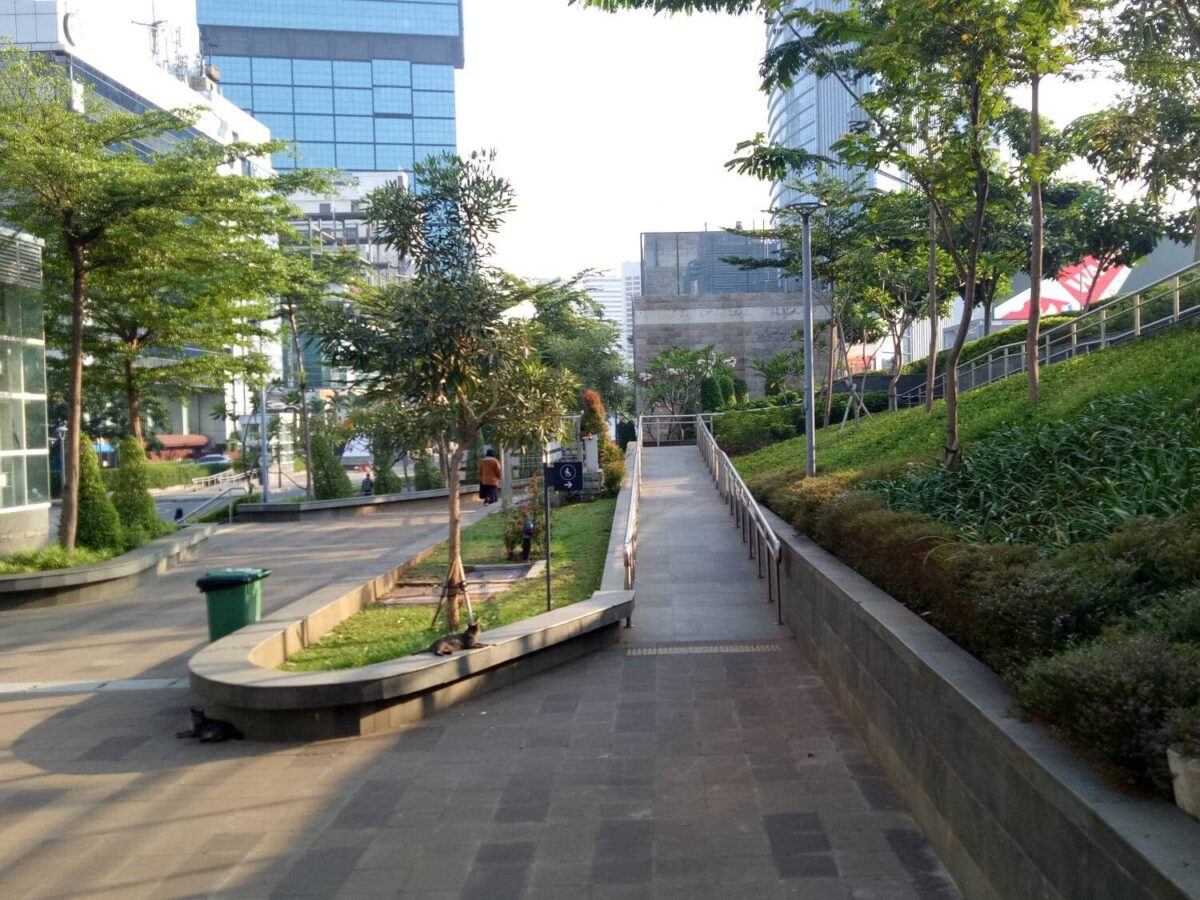 Area hijau di Taman Dukuh Atas