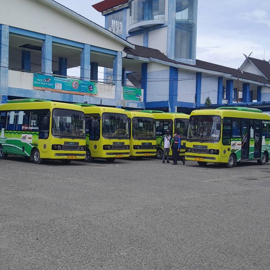 Jadwal Bus Banjarbakula yang padat didukung oleh armada bus yang banyak. Sumber: Gmaps/ Terminal KM 06.