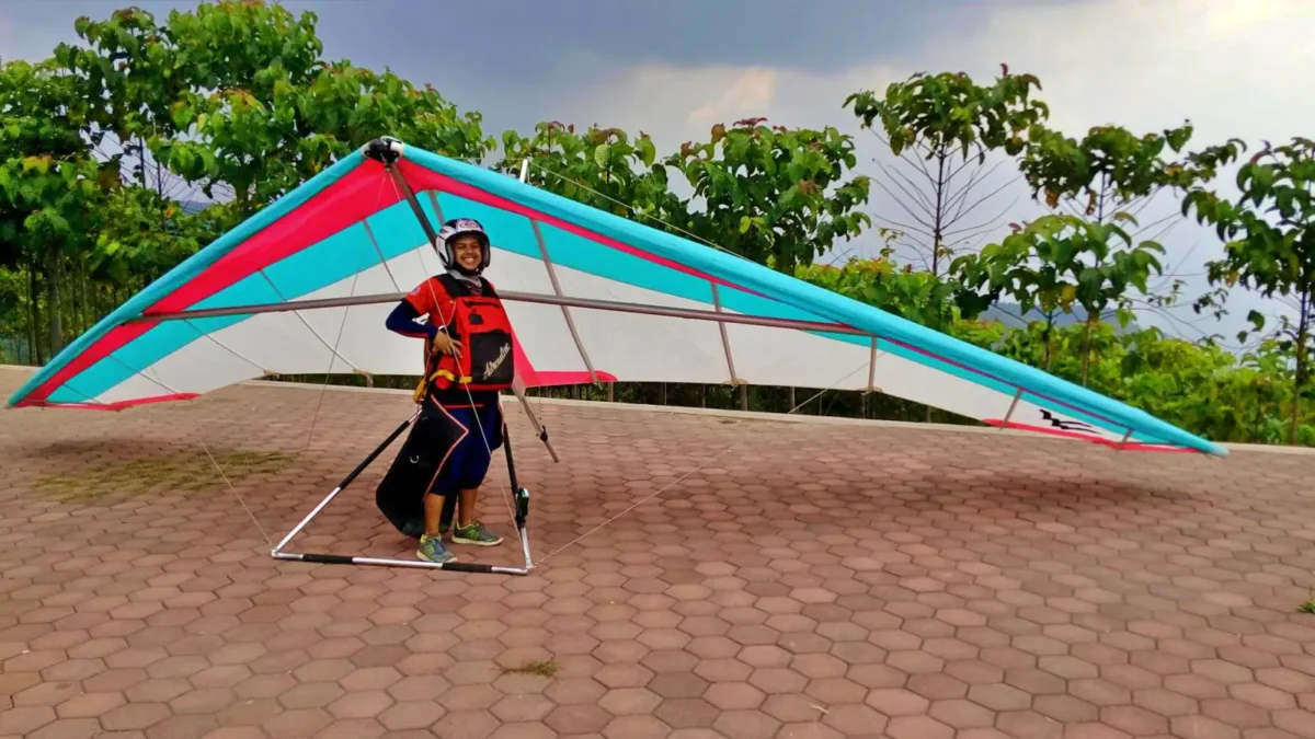 Pemain gantole sedang bersiap untuk terbang