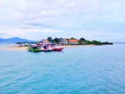 Suasana di Pulau Lima Serang