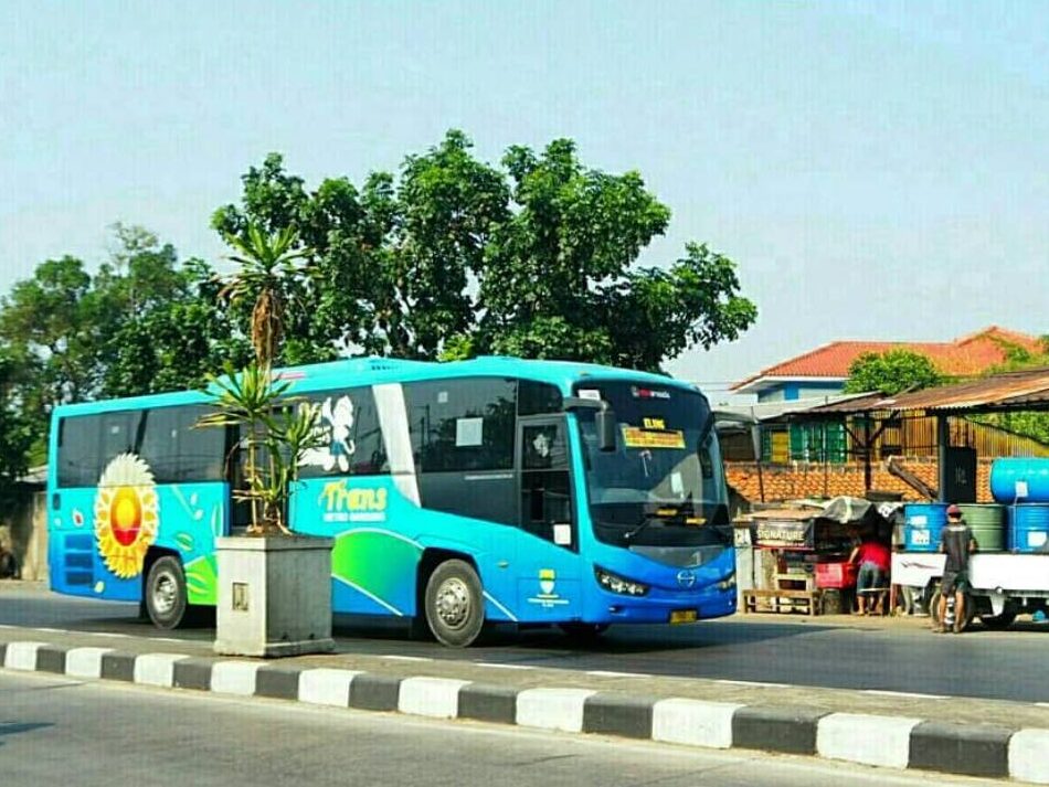 Trans Metro Bandung membuat warga senang naik transportasi umum. Sumber: Instagram/uptangkotankotabandung.