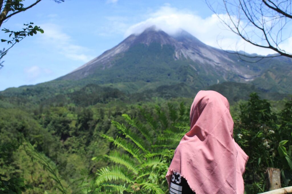 View Gunung Merapi dari Kalikuning Park