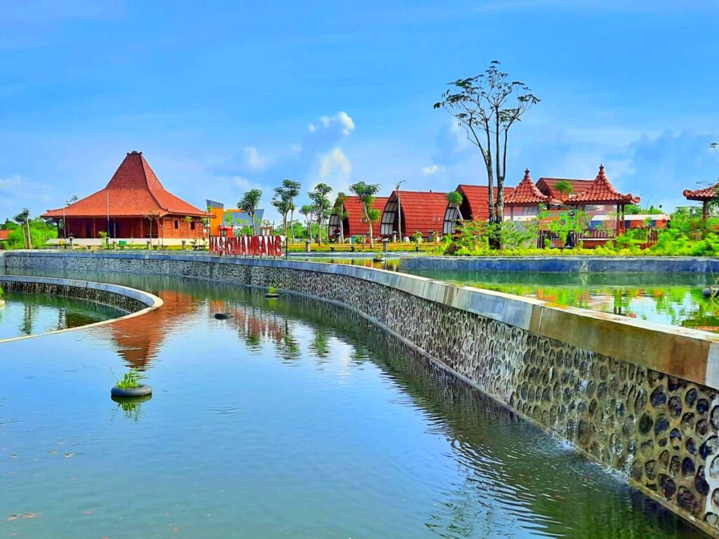 Area Kolam dan Taman Balai Kemambang