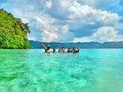 Berenang di kejernihan perairan Pantai Teluk Biru Banyuwangi