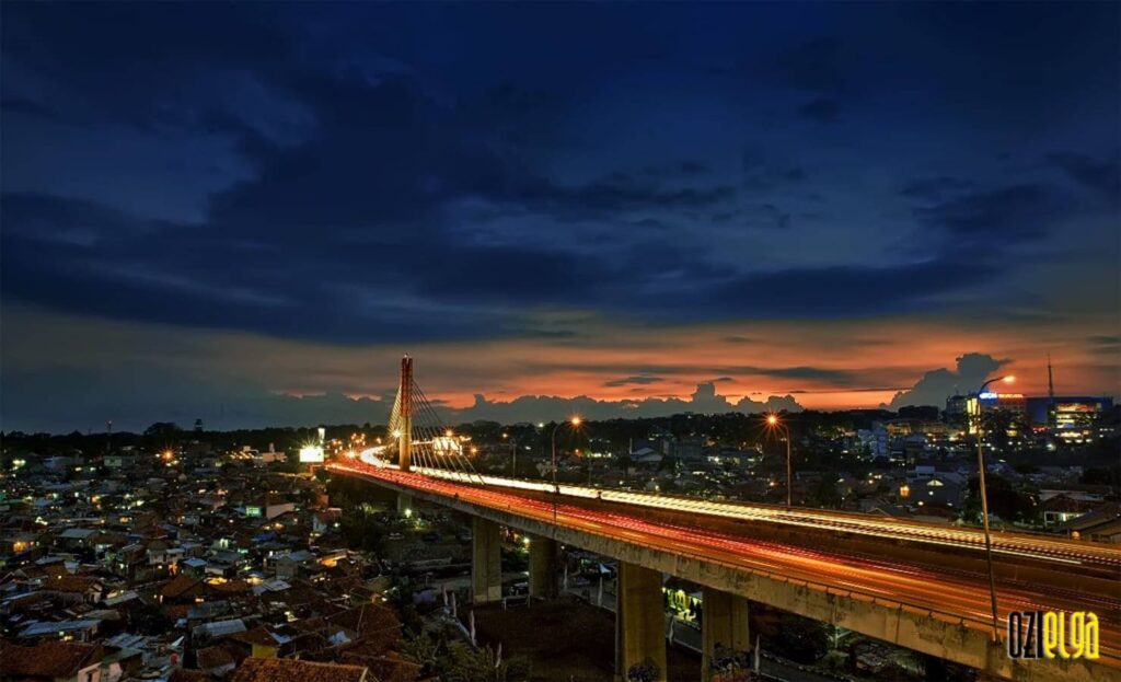 Jembatan Pasupati saat malam hari