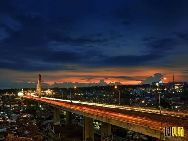 Jembatan Pasupati saat malam hari