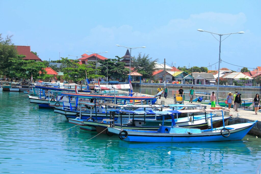 Keliling Pulau Harapan dengan perahu