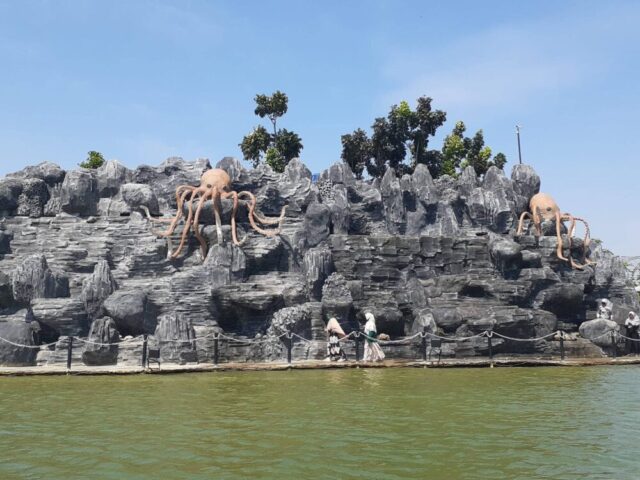 Spot foto tebing gurita di Danau Tambelang