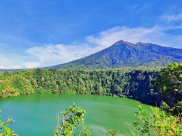 Danau Tolire berbalut mitos lempar batu dan legenda Buaya Putih